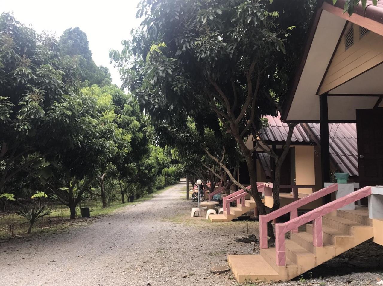 Baan Rai Pu Fa Villa Sattahip Bagian luar foto